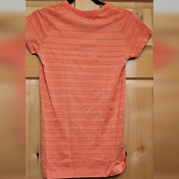 LULULEMON swiftly running shirt, Women's size 8 - Picture 3 of 6